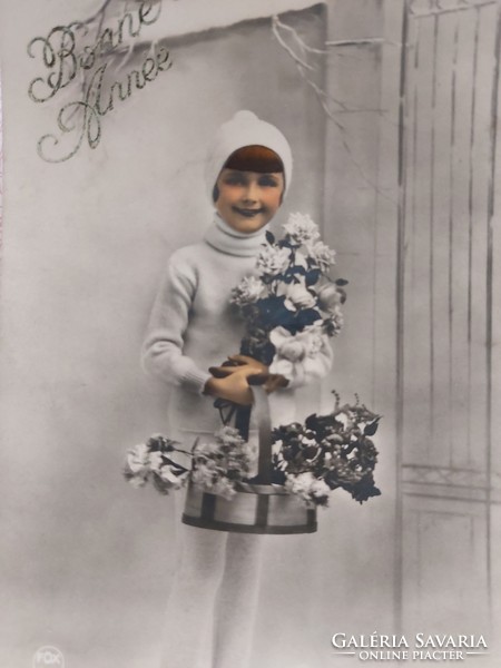 Régi képeslap újévi fotó levelezőlap kislány virágok