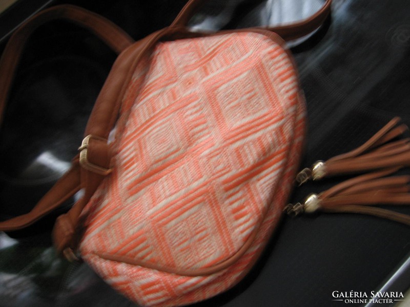 Bijou Brigitte csinos narancs-drapp  új kis táska