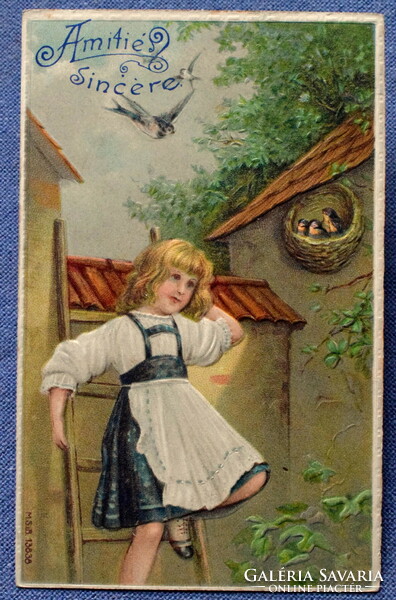 Antik dombornyomott üdvözlő litho képeslap angyalkák kisleány létrán kosárba fecskefiókáknál