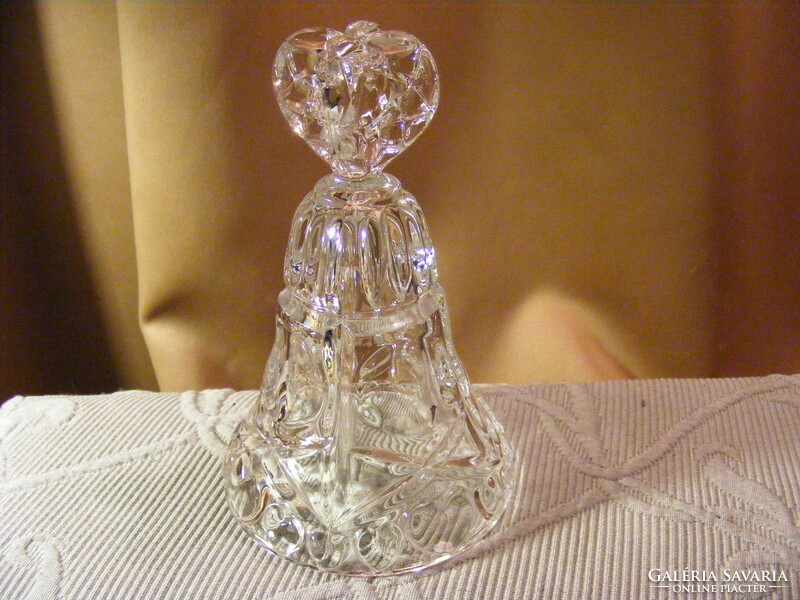 Lead crystal heart bell