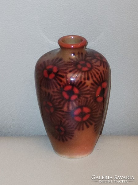 Zsolnay circle-stamped flower pattern vase