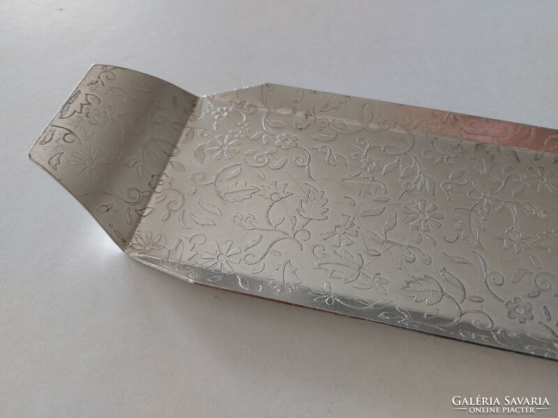 Retro aluminum metal tray with flower pattern