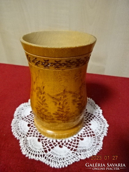 Russian wooden vase, with a burnt pattern, bear motif, diameter 7 cm. He has! Jokai.