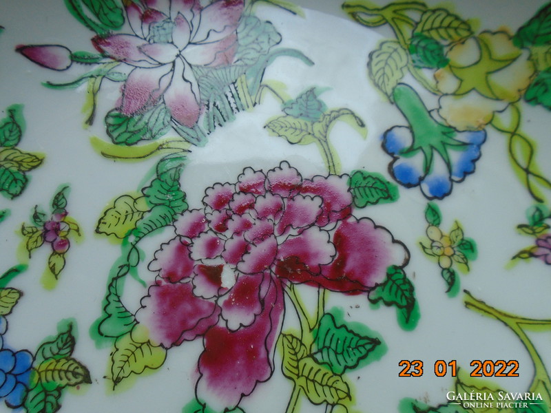 Antik kézzel festett Famille Rose kínai falitál, gyümölcs és virág arany alapon szegély mintával