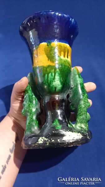 Őzikés fenyős festett kerámia váza