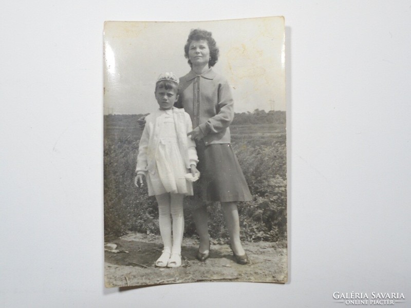 Régi fénykép nő anyuka kislány kb. 1960-as évekből
