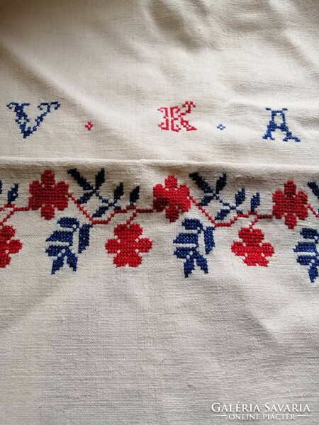 Embroidered handwoven linen towel