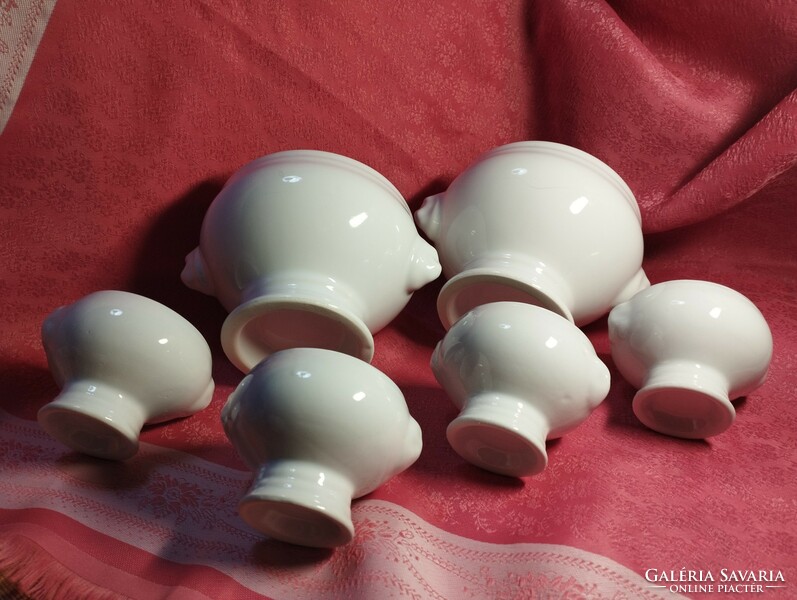 Oroszlánfejes porcelán kínálók