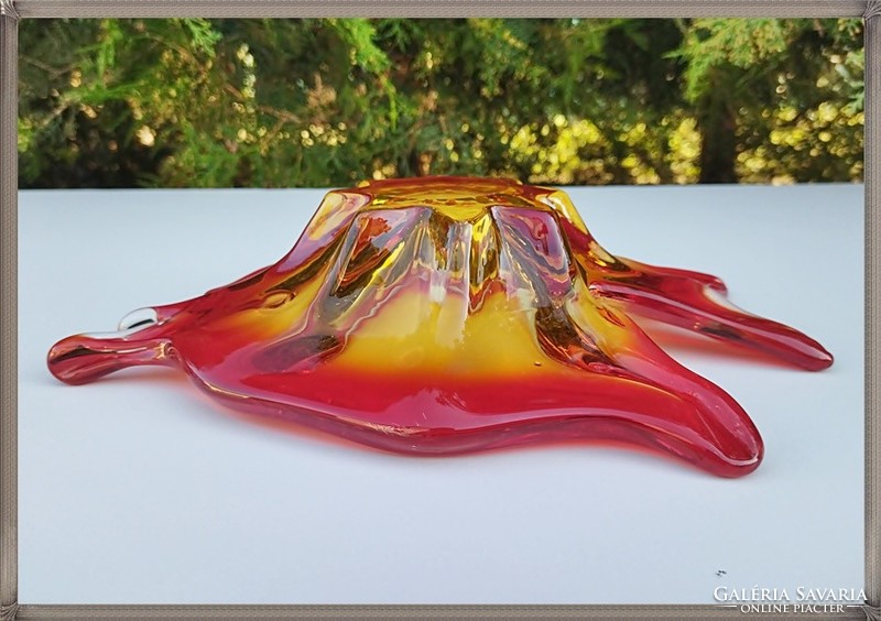 Piros és sárga színű, hal formájú, vastagfalú Murano Muranoi üveg dísz tál