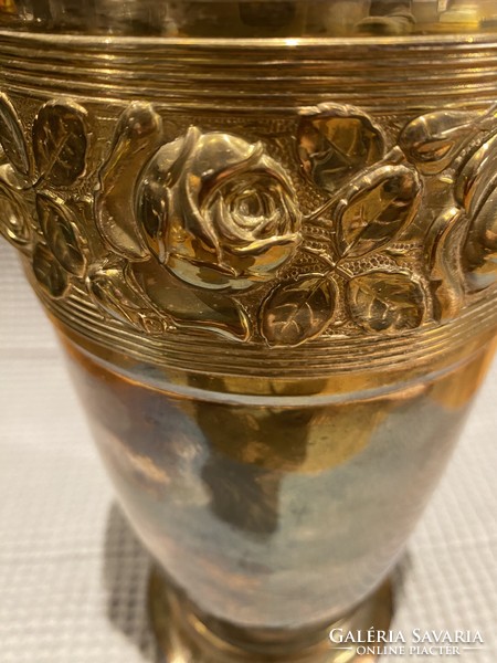 Ezüstözött alpakka váza, rózsa mintával, 29 cm magas, 700 g