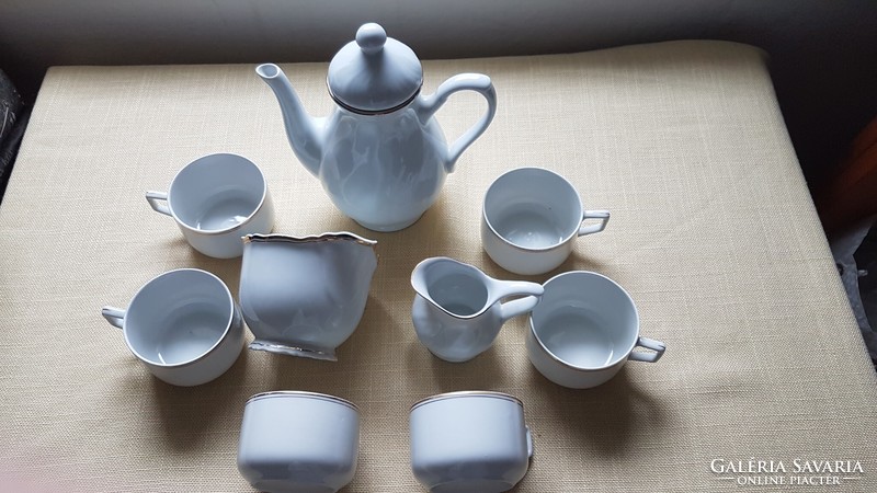 Fehér porcelán teás készlet