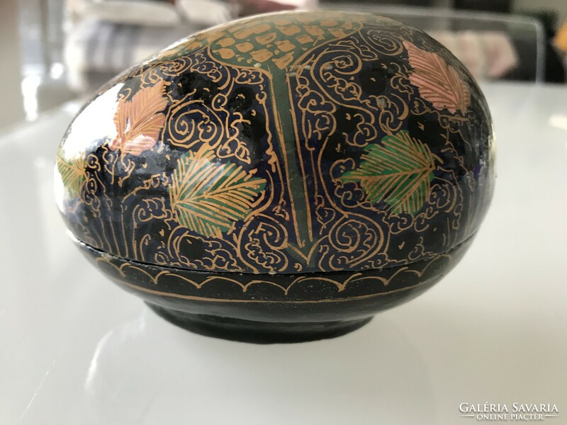 Hand-painted, lacquered egg-shaped jewelry box, 11x8.5x7 cm