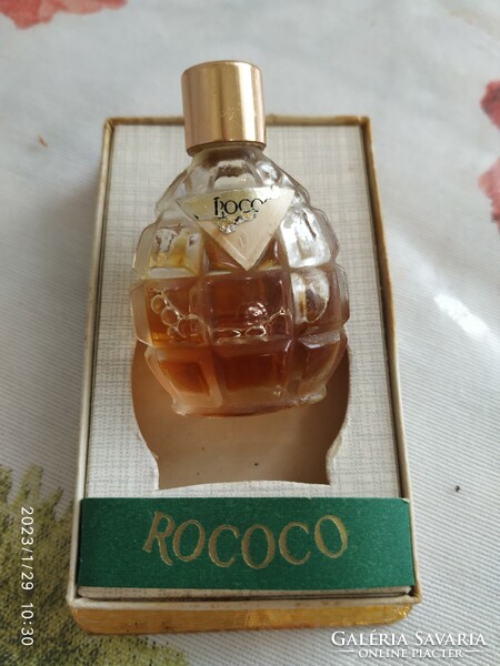 ROCOCO parfüm dobozában eladó!