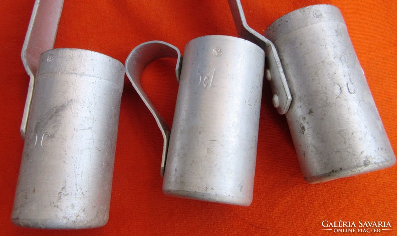 7 retro aluminum measuring cylinders, measuring milk-milk, for sale.