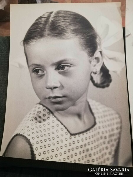 1920-1940 2 large-sized photo portraits of children