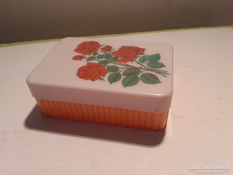Retro plastic soap dish with old rose soap box