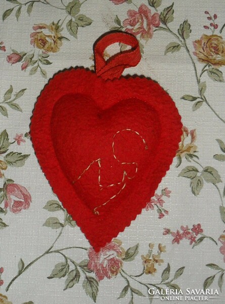 Old, hand-embroidered matyó pattern pincushion. 10 X 9 cm