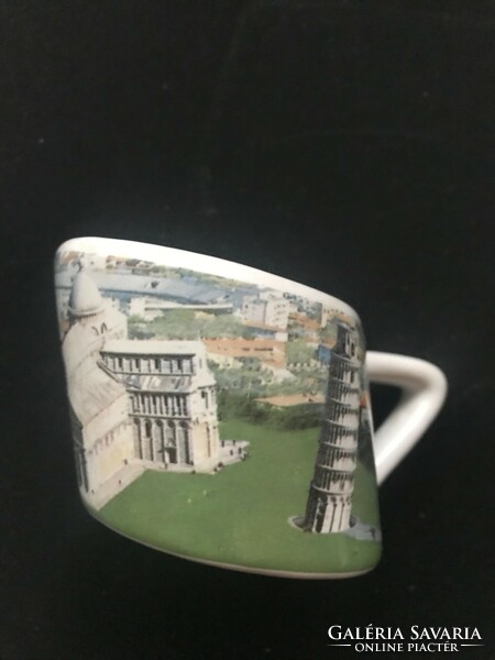 Porcelán pohár,emlélktárgy,a Pisai ferde torony látképével,matricás diszítéssel.
