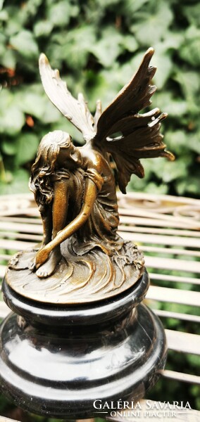 Pihenő tündér - bronz szobor