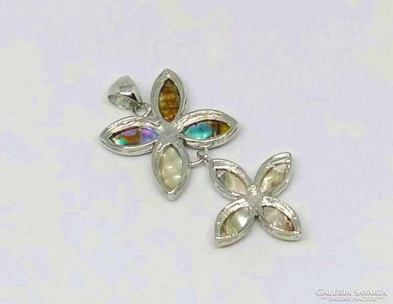 Mother-of-pearl flower pendant with shell inlay