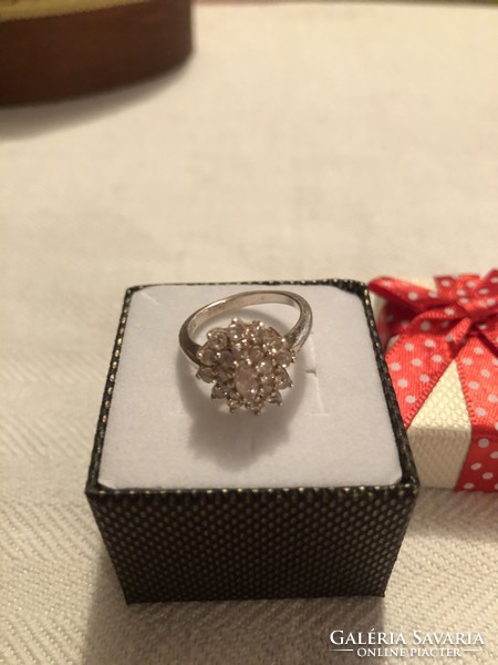 Gyönyörű ezüst gyűrű