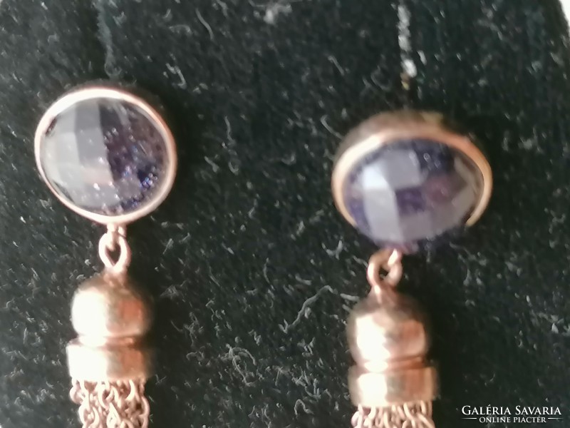 Gold-plated silver earrings decorated with a polished shiny dark purple blue stone, 925 silver