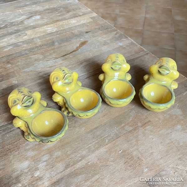 Régi 4 db sárga csirke alakú német kerámia tojás tartó