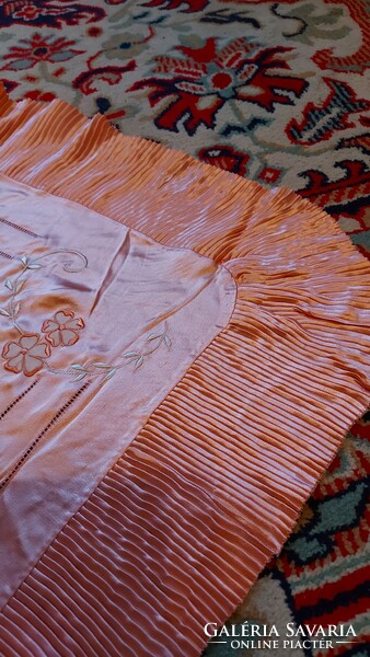Antik baba ruha selyem hímzett babakelengye szett pólyahuzat, pólyatakaró, ruha, fejkötő, zsebkendő
