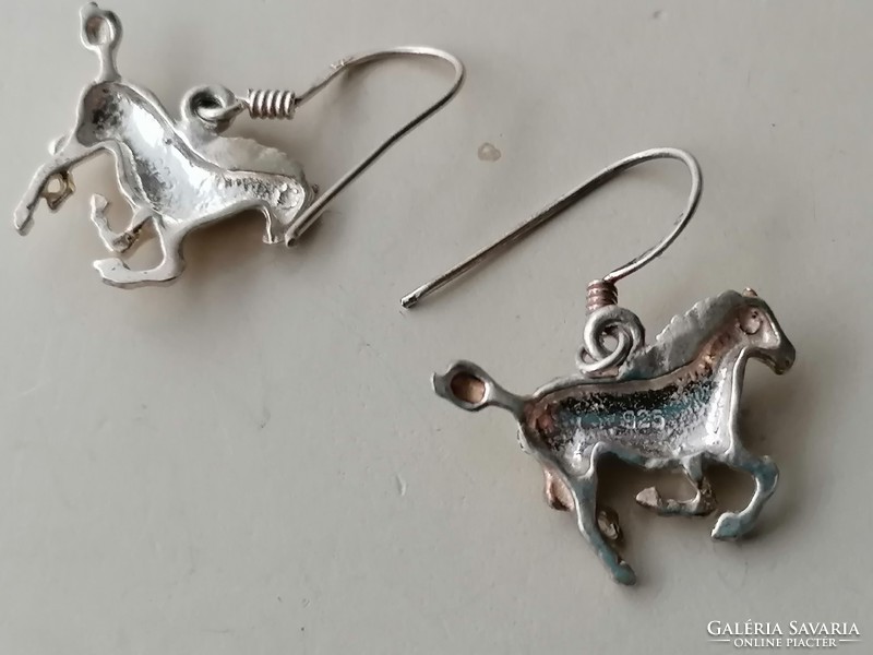 Ezüst (aranyozott) lovacskás fülbevaló cirkonkövekkel díszítve 925