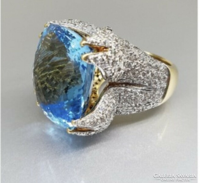 Impressive 18K gold cocktail ring embellished with 42.7 topaz and 2.6 ct diamonds! In gigantic luxury