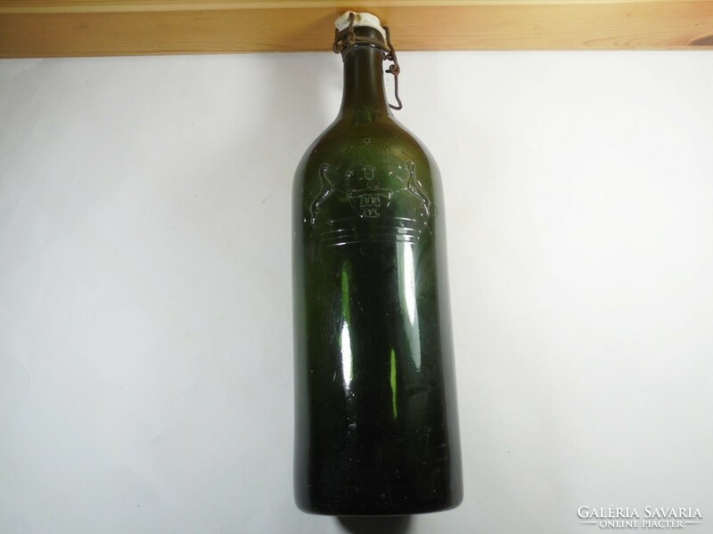 Antik régi csatos üveg palack Harmatvíz felirattal Magyarország királyi koronás címerrel