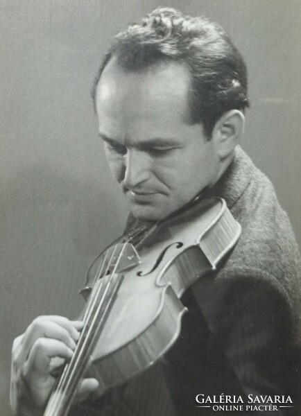 Photo of a violinist (size with frame 34x44 cm) musician portrait, signed