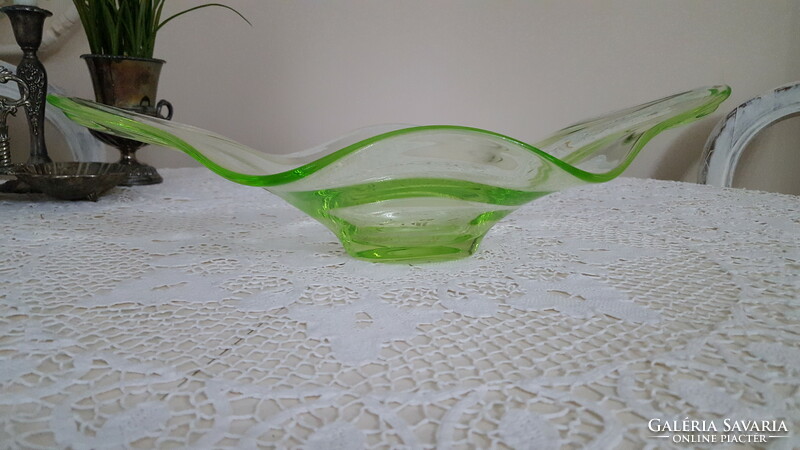 Beautiful, thick green glass centerpiece, measuring 47 cm.