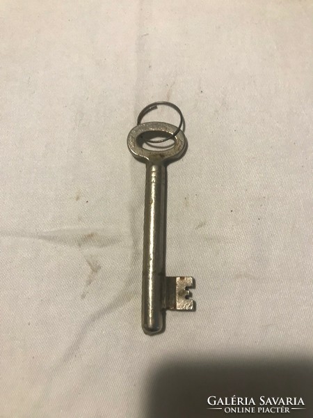 Old key. Length: 9.5 cm in case someone collects keys.