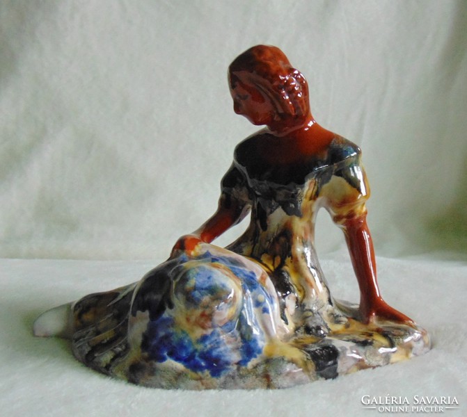 Retro large ceramic woman figure 23.5 x 19 cm