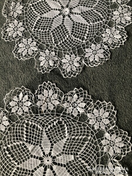 2 Pieces hand crocheted lace tablecloth 33 cm