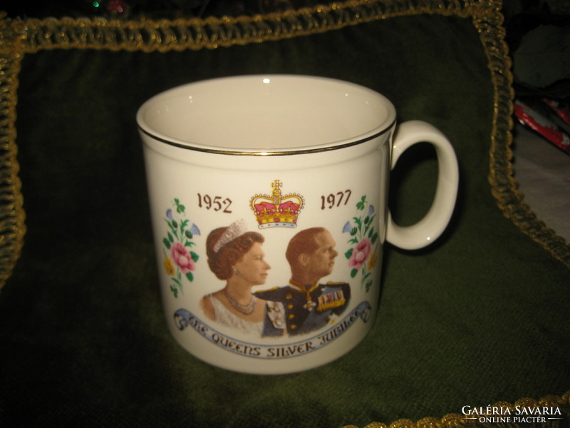 Queen Elizabeth II, jubilee cup with the royal couple 9.5 x 8 cm