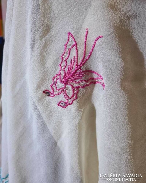 Cream-colored, taffeta, embroidered shawl 52x185 cm. (2658)