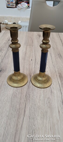 Pair of elegant copper candle holders. 21 cm.