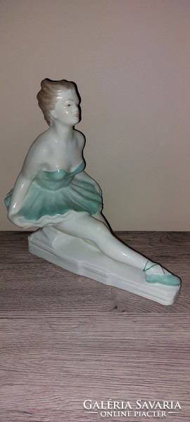 Hatalmas Oláh Sándor porcelán balerina zöld ruhában