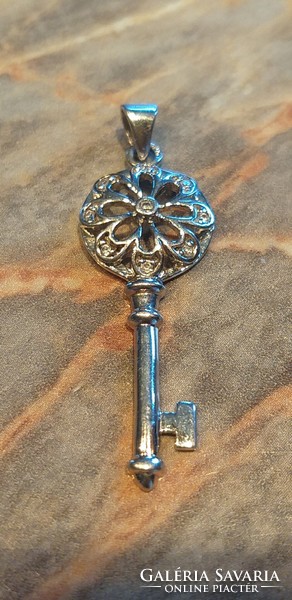 Silver key pendant marked with zircon stones 4.5 cm