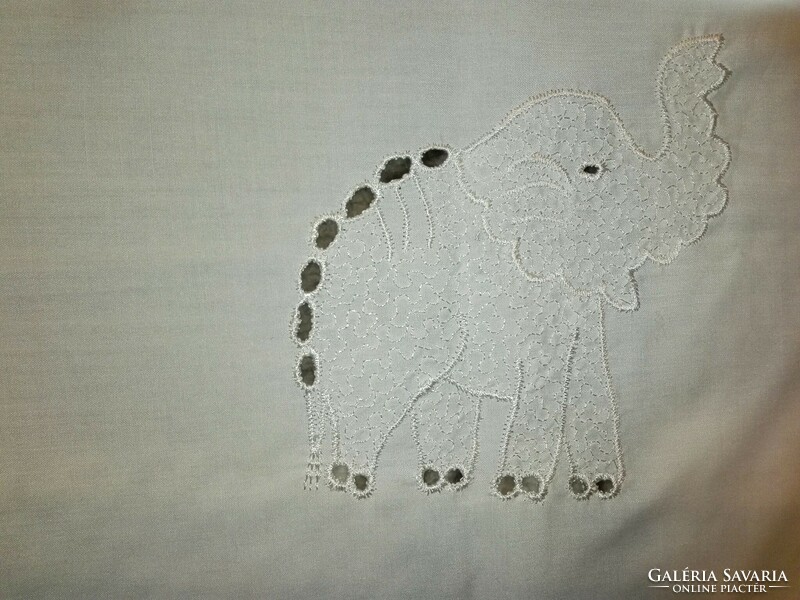 Elephant snow-white tablecloth, embroidered, riselli.