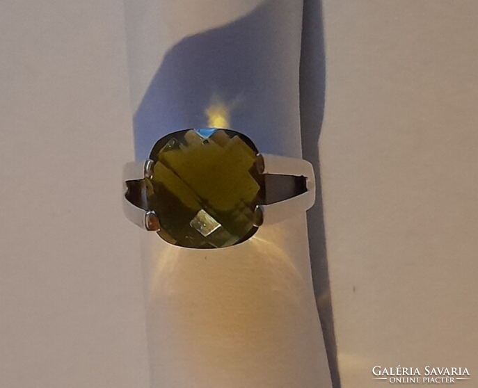 Green stone silver ring