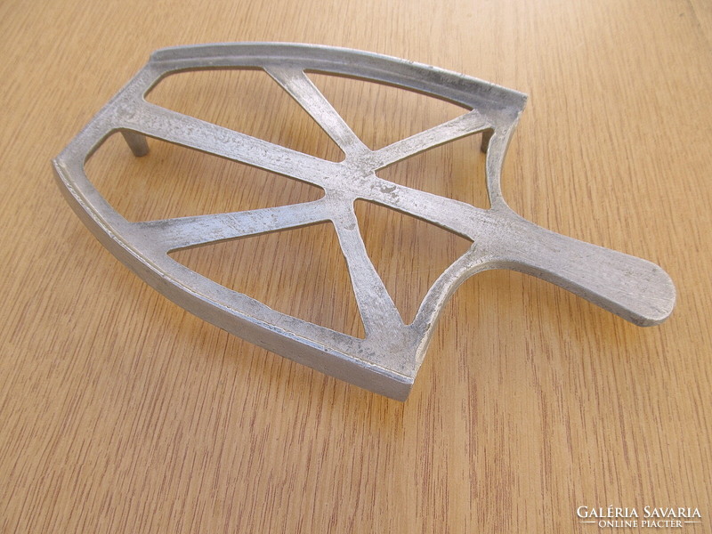 Régi szenes vasalóhoz aluminium talp, vasalótalp (23x14cm.)