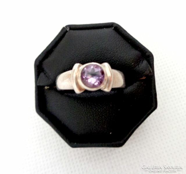 Silver ring with purple cz stone 8.25