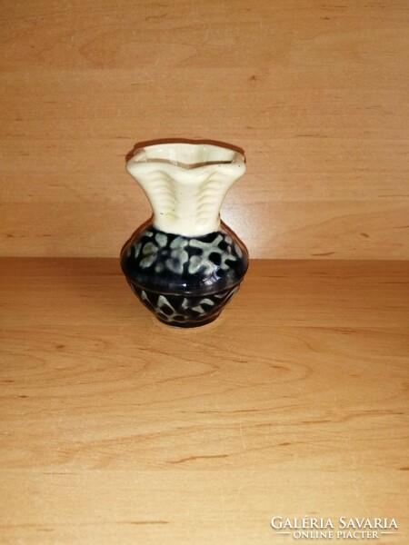 Small glazed ceramic vase 7.5 cm high (28/d)