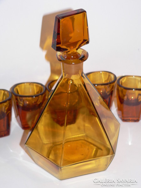 Borostyánszínű üveg likőröskészlet olcsón eladó