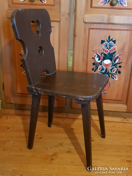 Folk peasant chair