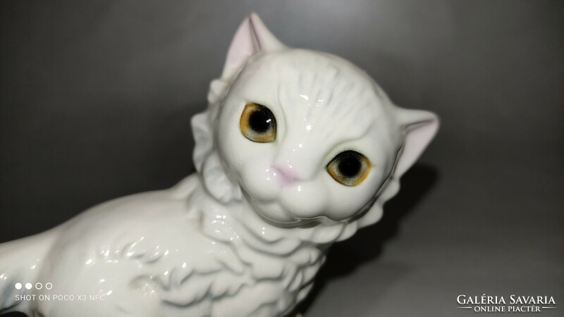 Marked goebel porcelain yellow-eyed kitten cat kitten in an interesting pose