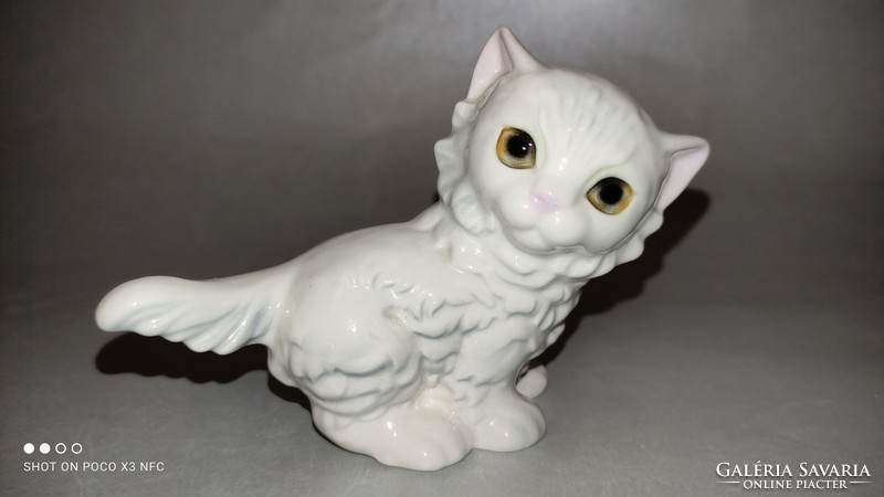Jelzett GOEBEL porcelán sárga szemű cica macska cicus érdekes pózban